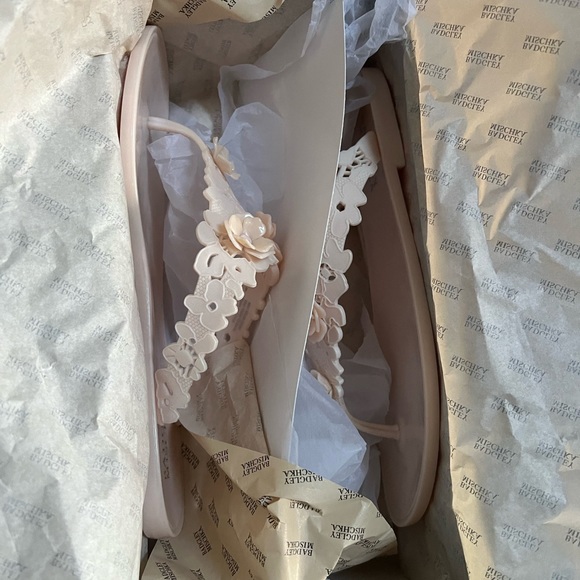 Badgley Mischka Light Pink Bali Jelly Flip Flops - Picture 4 of 5